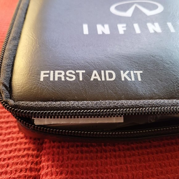 OEM Infiniti First-Aid Kit (for all Infiniti vehicles), velcro - Picture 5 of 7